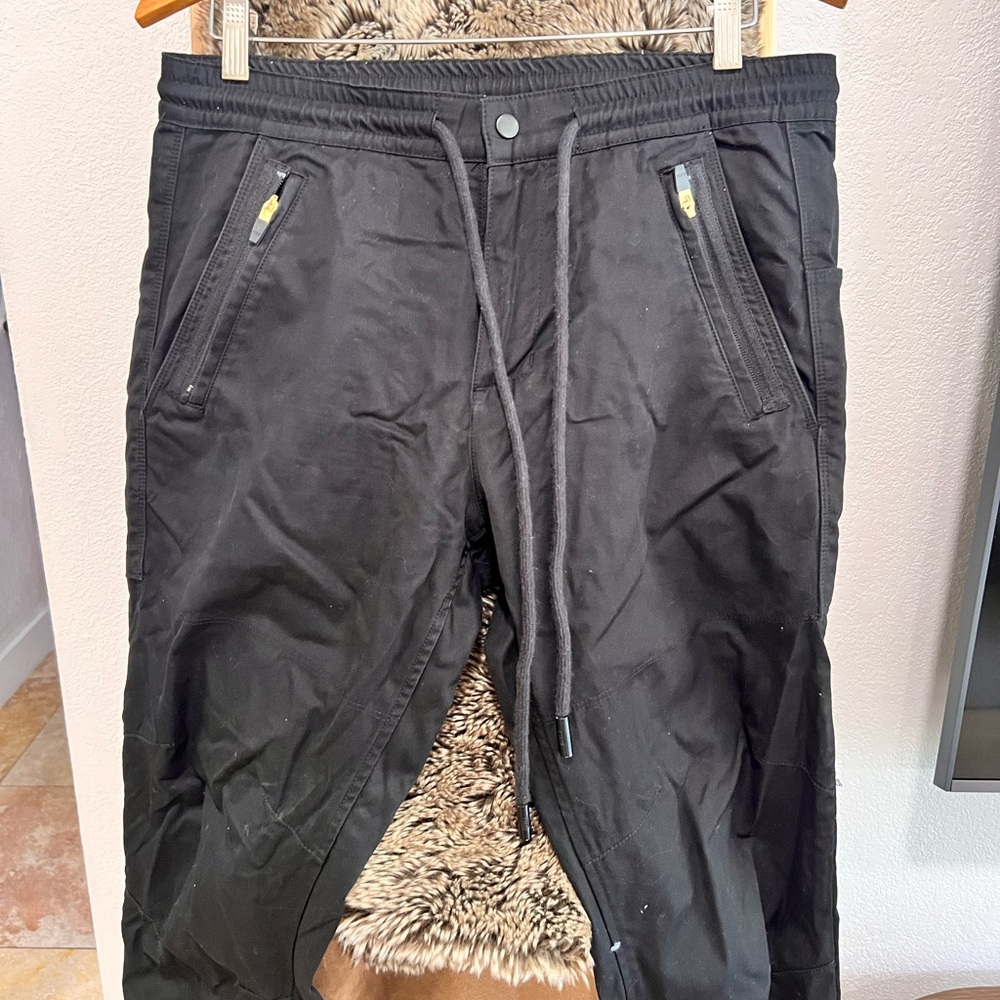 Mens KITH cargo pants. Size 33.